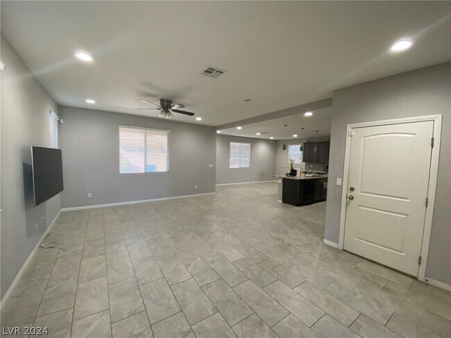 Building Photo - 679 Narissa Ave