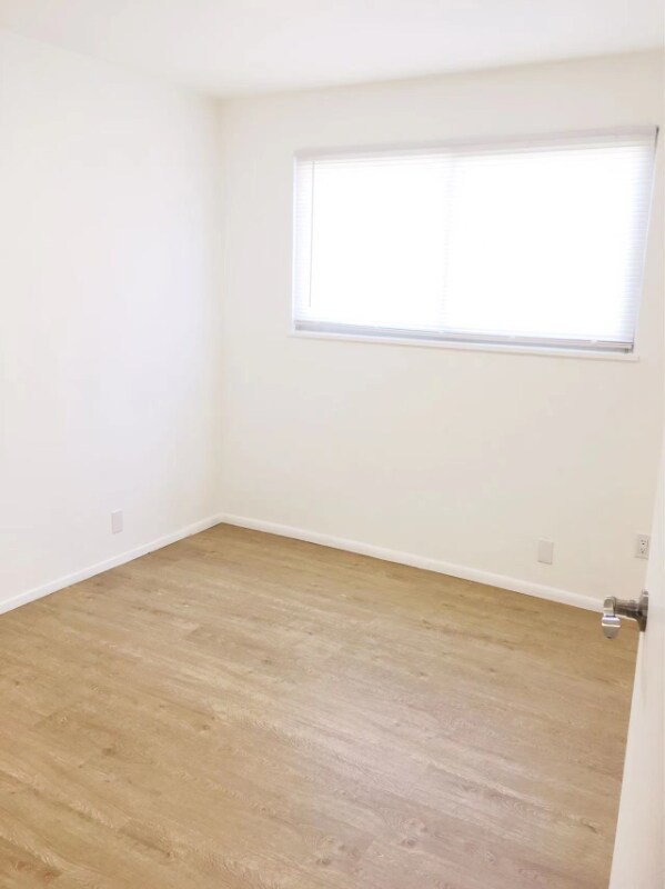 Building Photo - 112 Edgewood Dr