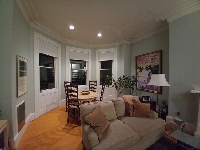 Building Photo - 279 Beacon St