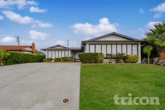 Building Photo - 1213 Essex Dr