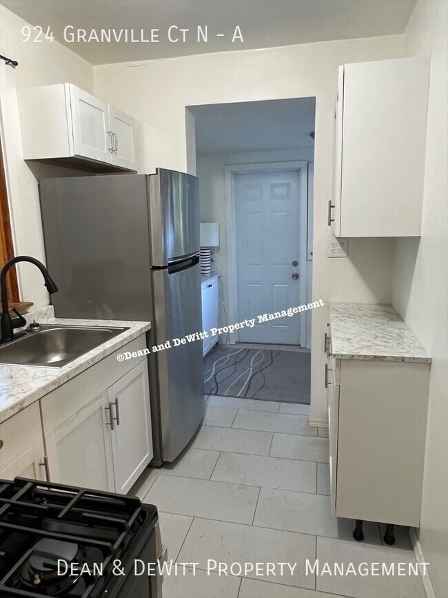 Foto del edificio - 924 Granville Ct N