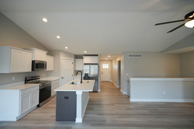 Foto del edificio - Beautiful 3 Bed Ranch Home w/ fully finish...