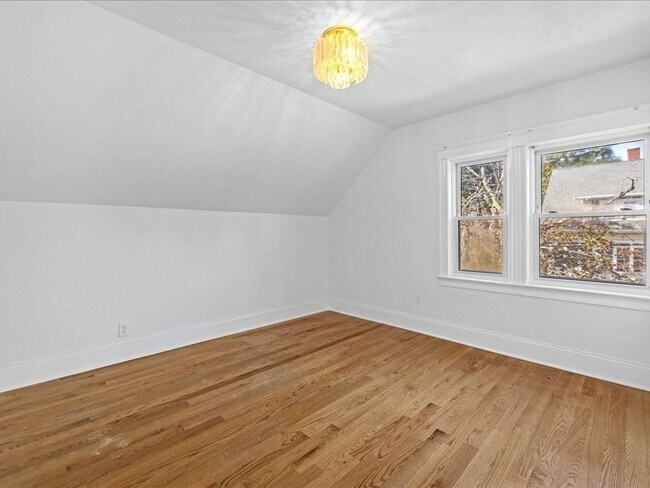 Building Photo - 25 Clarendon St