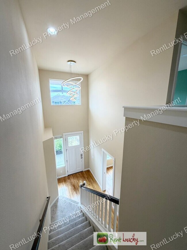 Building Photo - Amazing 5 Bedroom Home in Bothell with Gorgeous Finishes and Large Family Room!