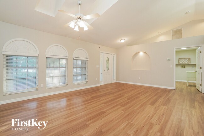 Foto del edificio - 18466 Violet Rd