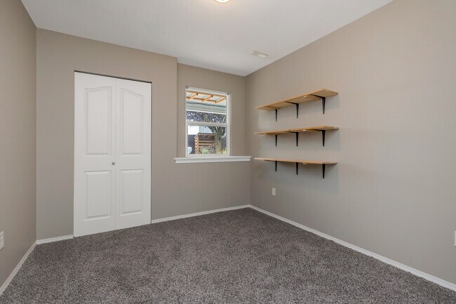 Photo du bâtiment - 8181 Kunimoto Ct