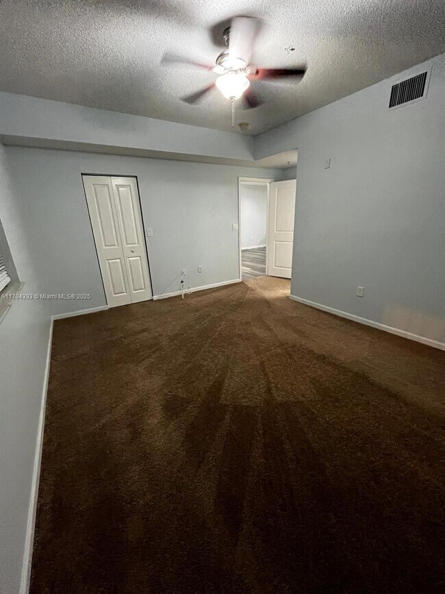 Building Photo - 5900 W Sample Rd