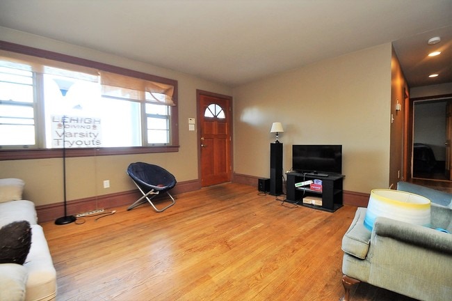 402 1st Terrace B - 402 1st Ter