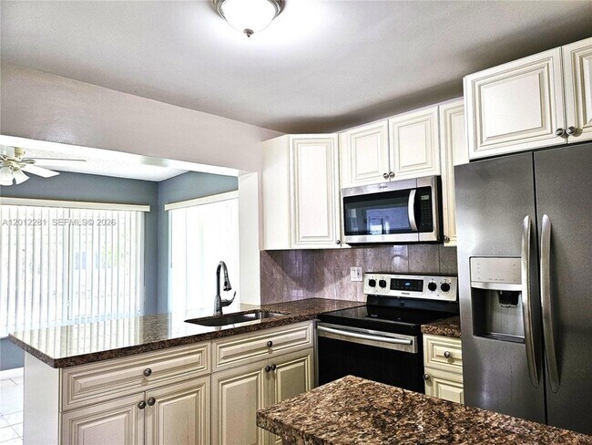 Foto del edificio - 1040 NW 73rd Terrace
