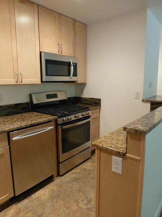 Foto del edificio - 1 Bedroom Apartment Available Now!