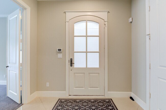 Foto del edificio - Spectacular Home 4 Bedrooms / 4.5 Bathroom...