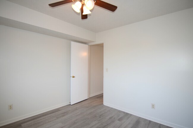 Foto del edificio - 11565 Regency Square Ct