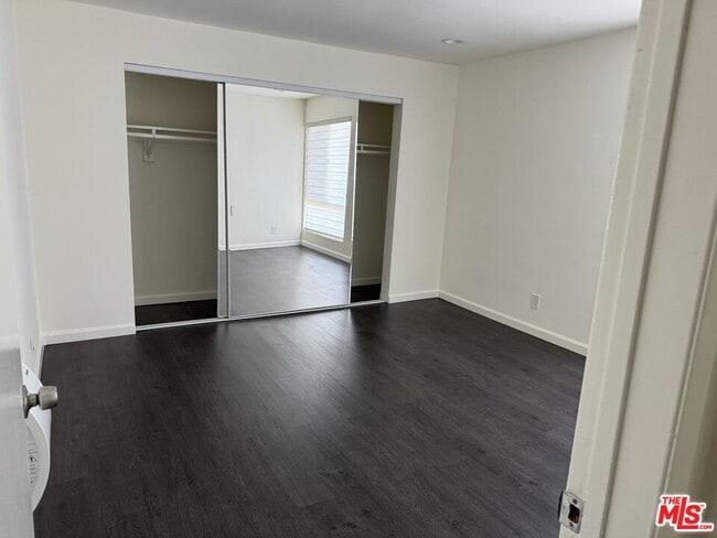 Building Photo - 10815 Rose Ave