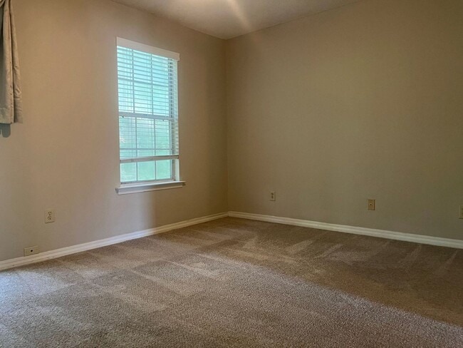 Building Photo - 600C