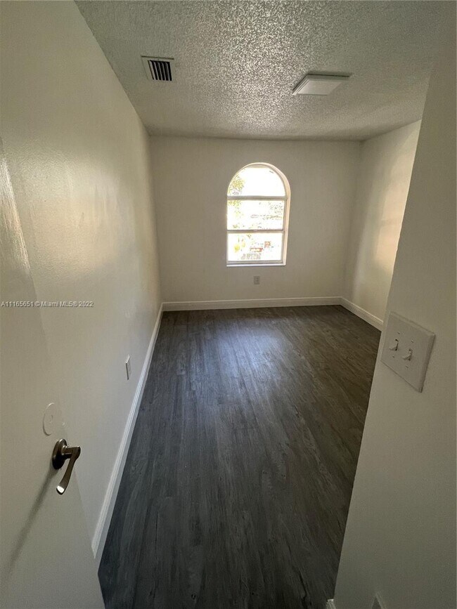Foto del edificio - 2050 SW 122nd Ave