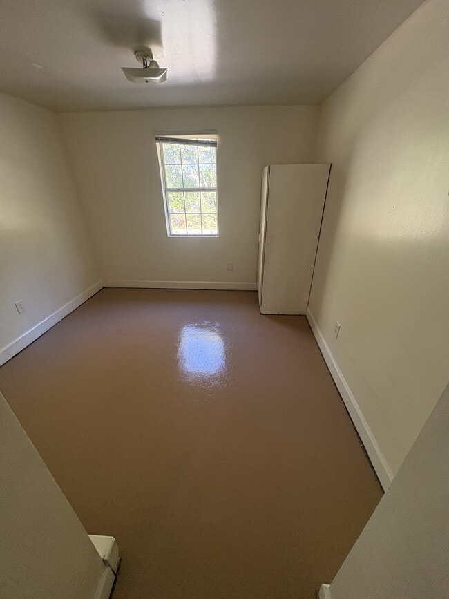 Building Photo - Pursley Court Apartments