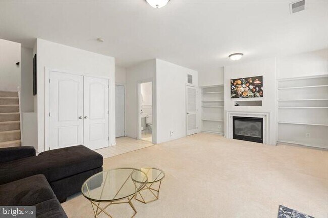 Foto del edificio - 13340 Colchester Ferry Pl