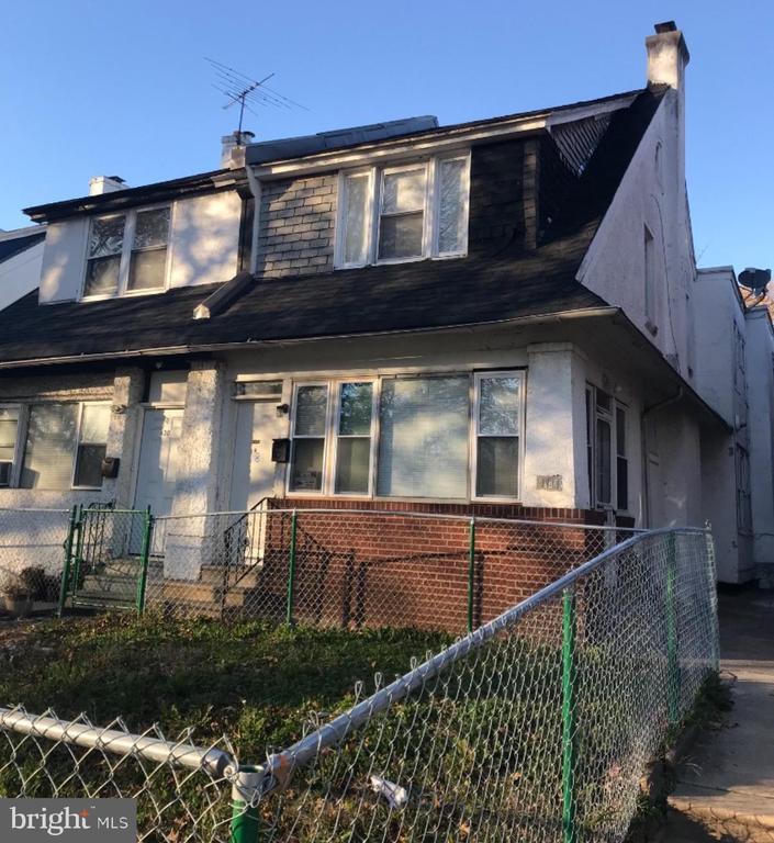 Foto del edificio - 4832 E Roosevelt Blvd