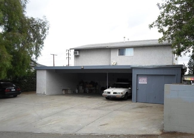 Building Photo - 107 N Tustin Ave