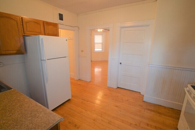 Building Photo - 15 Lynde St
