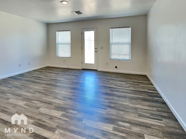Building Photo - 9346 W Raven Dr