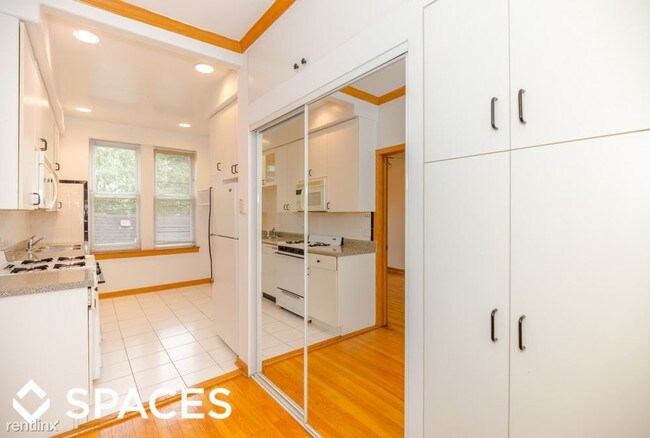 Building Photo - 642 W Buckingham Pl
