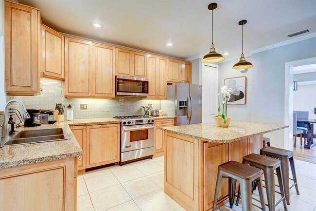 Photo - 411 26th St House