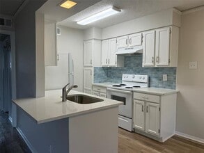 Building Photo - 3624 Parkridge Dr