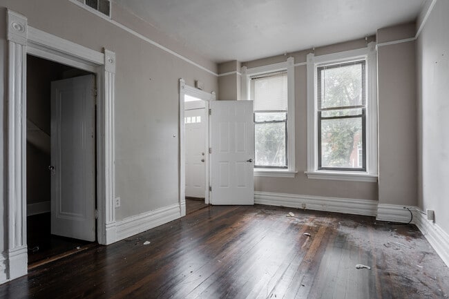 Building Photo - 2031 W Moffat St
