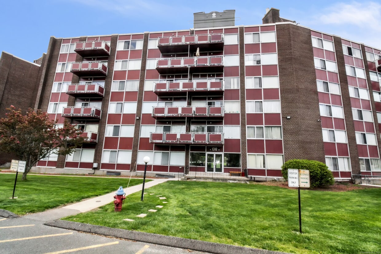 1310 Berlin Tpke Unit 208, Wethersfield, CT 06109 Condo for Rent in