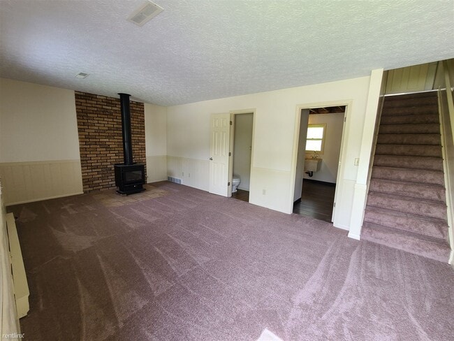 Building Photo - 2 br, 1.5 bath Duplex - 2682 Massillon Rd