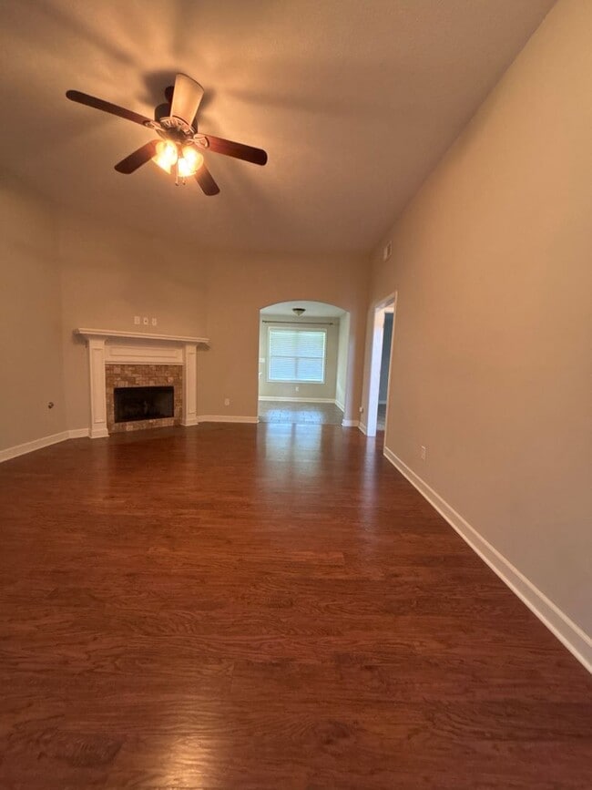 Building Photo - 322 Hidden Springs Ln