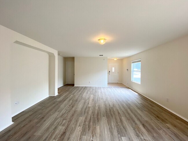 Building Photo - Welcome home to 16511 Caballo Valley!