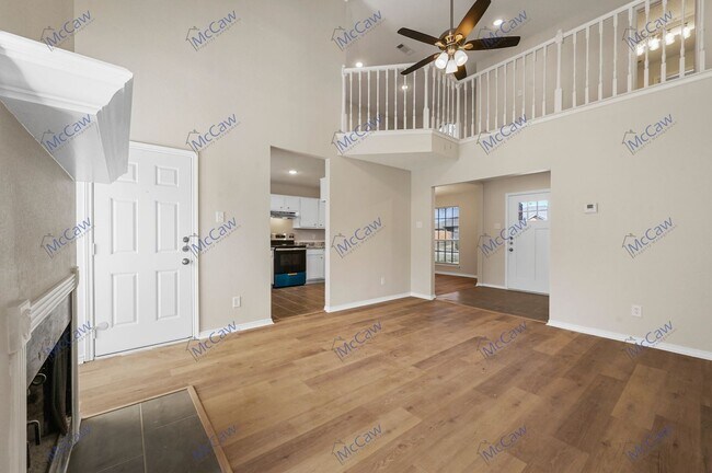 Building Photo - Beautiful 2-Story in Lancaster!