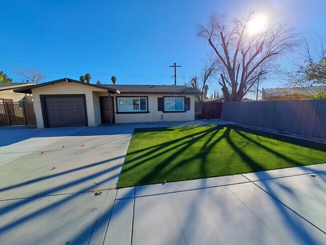 Foto del edificio - Nice and Cozy Duplex in the Heart of Hemet is now for rent