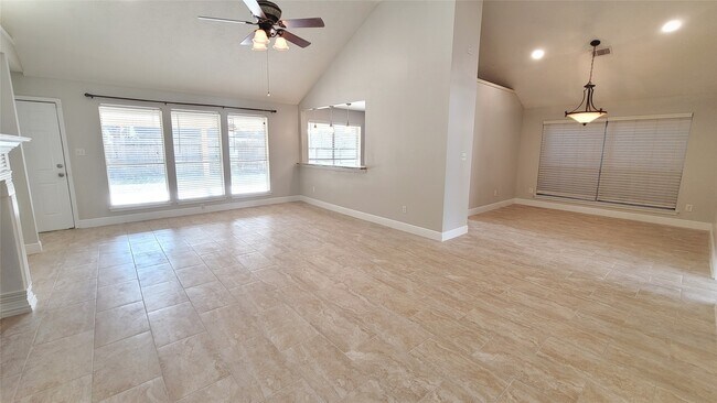 Foto del edificio - 5227 Clarkston Ln