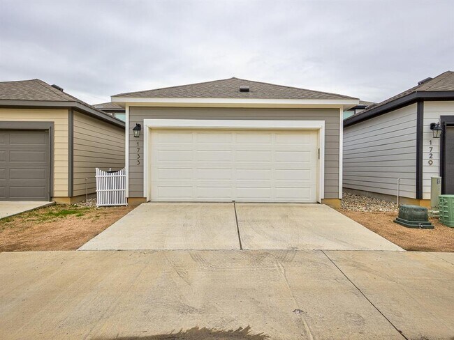 Building Photo - 1733 Yaupon Grove Ln