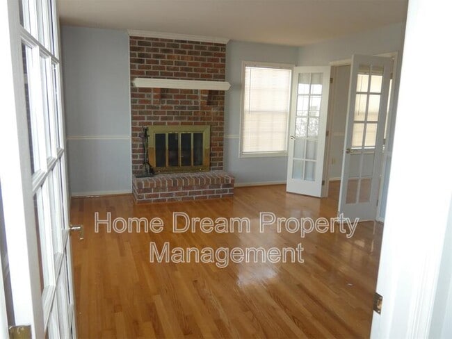 Building Photo - 2623 Van Buren St