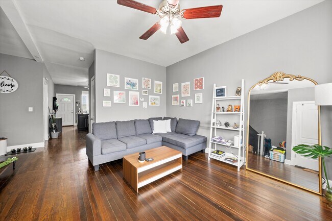 Foto del edificio - 2707 N Ridgeway Ave