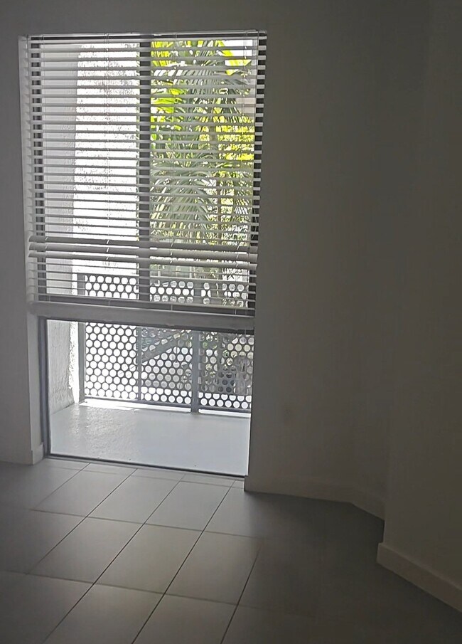 Foto del edificio - 1002 NW 7th St