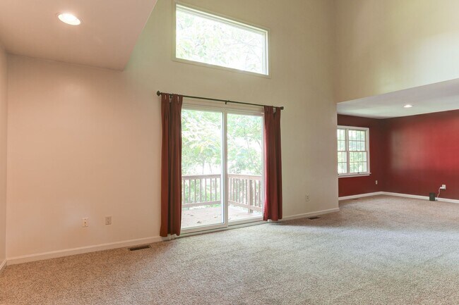 Foto del edificio - Three bedroom two bath townhome