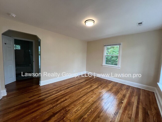 Building Photo - Newly Renovated 2 Bedroom 1 Bath in Salem