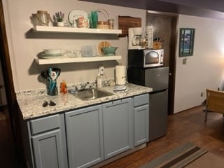Kitchenette - 3239 Long Lake Dr SE