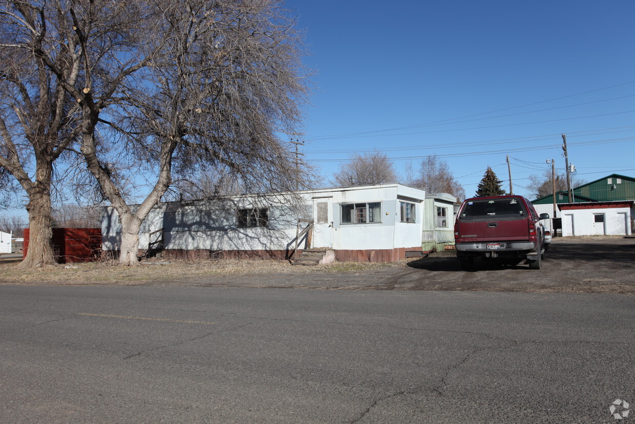 Building Photo - 114 W Avenue G