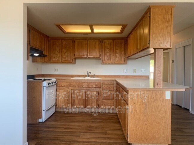 Foto del edificio - 1820 NE Foothill Blvd