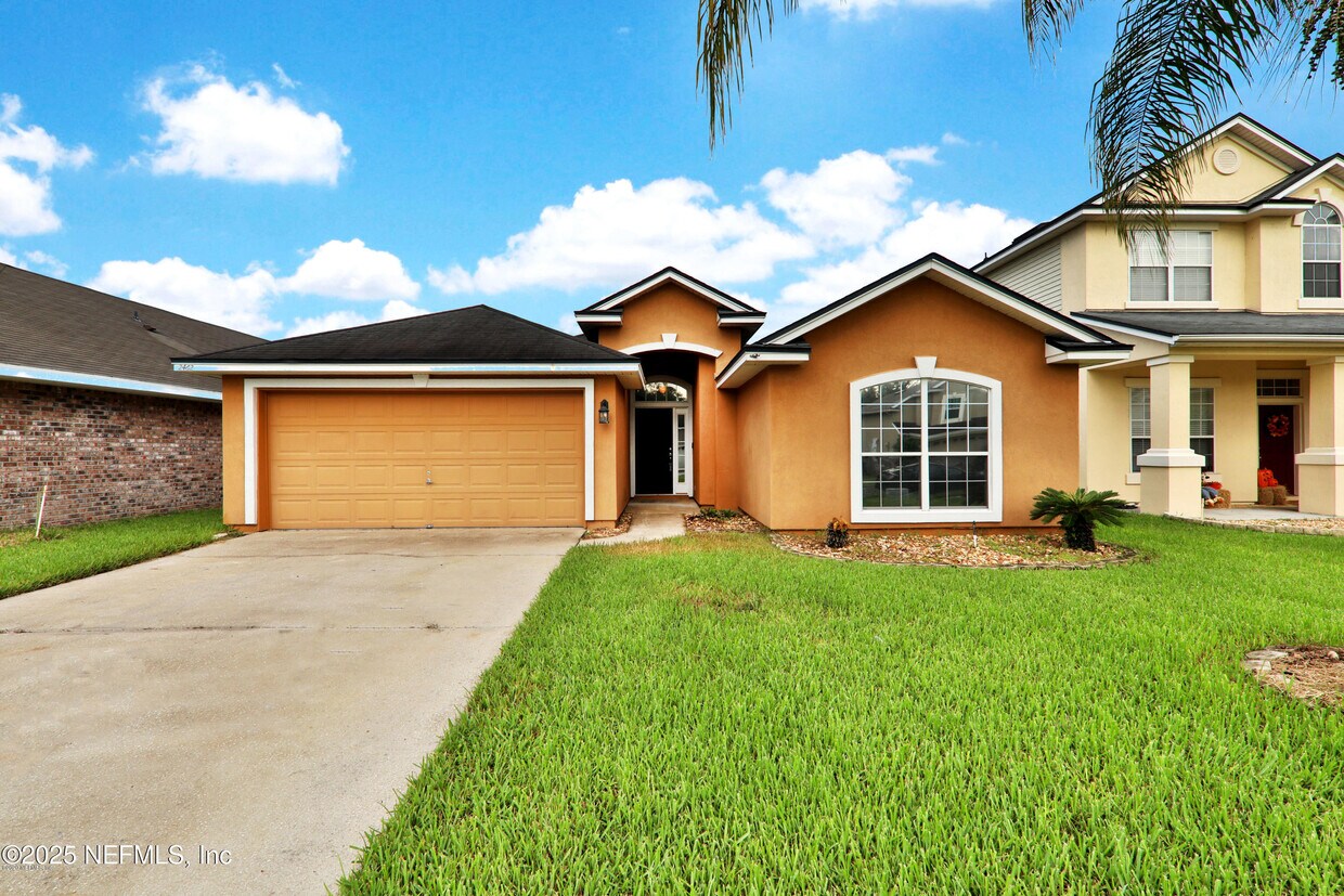 Foto principal - 2462 Creekfront Dr