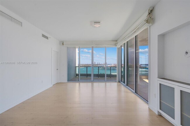 Foto del edificio - 900 Biscayne Blvd