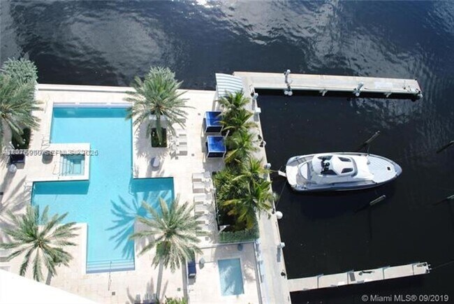 Building Photo - 17301 Biscayne Blvd