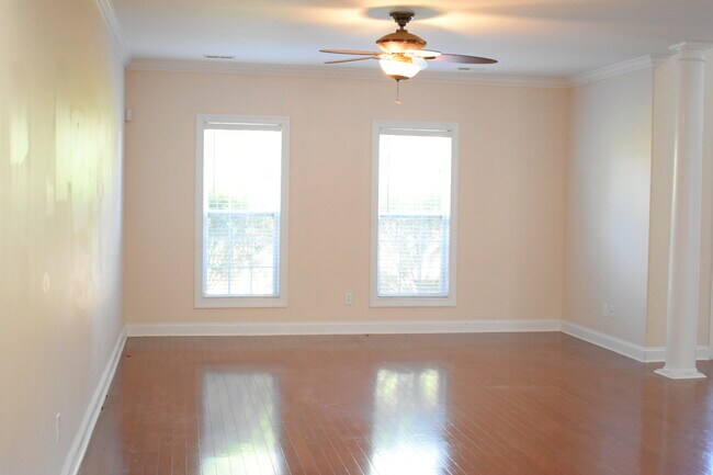 Foto del edificio - 1305 Wakefield Ct