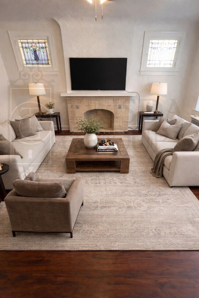 Foto del edificio - Avail Avail Aug 1st: A GEM in Dormont!  Spacious 3BR Twin Home, Parking, Charm, Walkability, Outd...